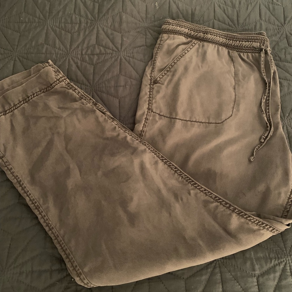Super soft and comfy Calvin Klein elastic waist, draw string pants!